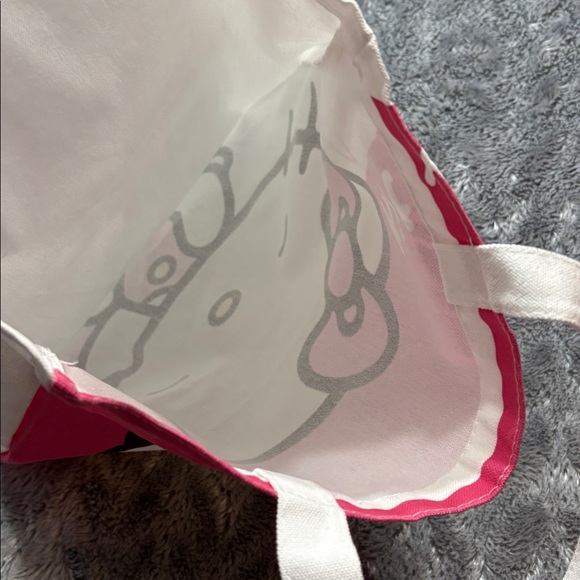 Hello Kitty Tote - Picture 7 of 11